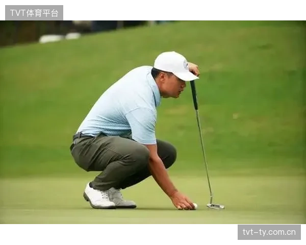 韩国摔跤运动员在国际比赛中夺金，突破自我，韩国 摔跤选手